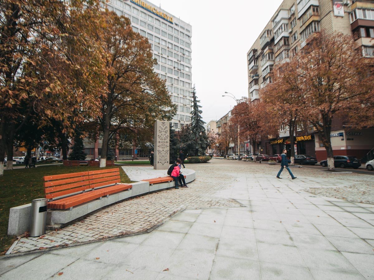 Этот символ очень похож на украинское Древо Жизни