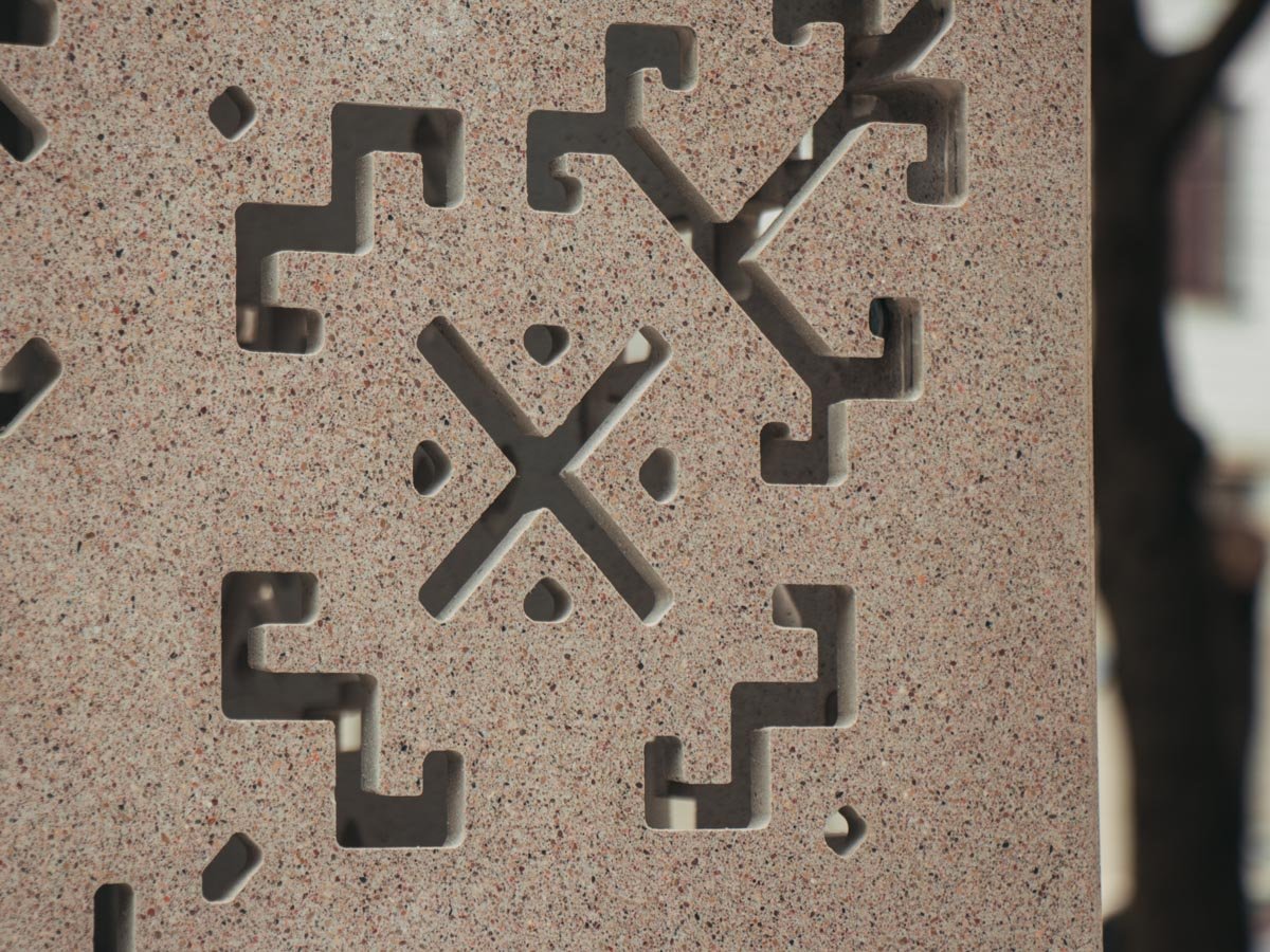 На стелле изображены древние символы