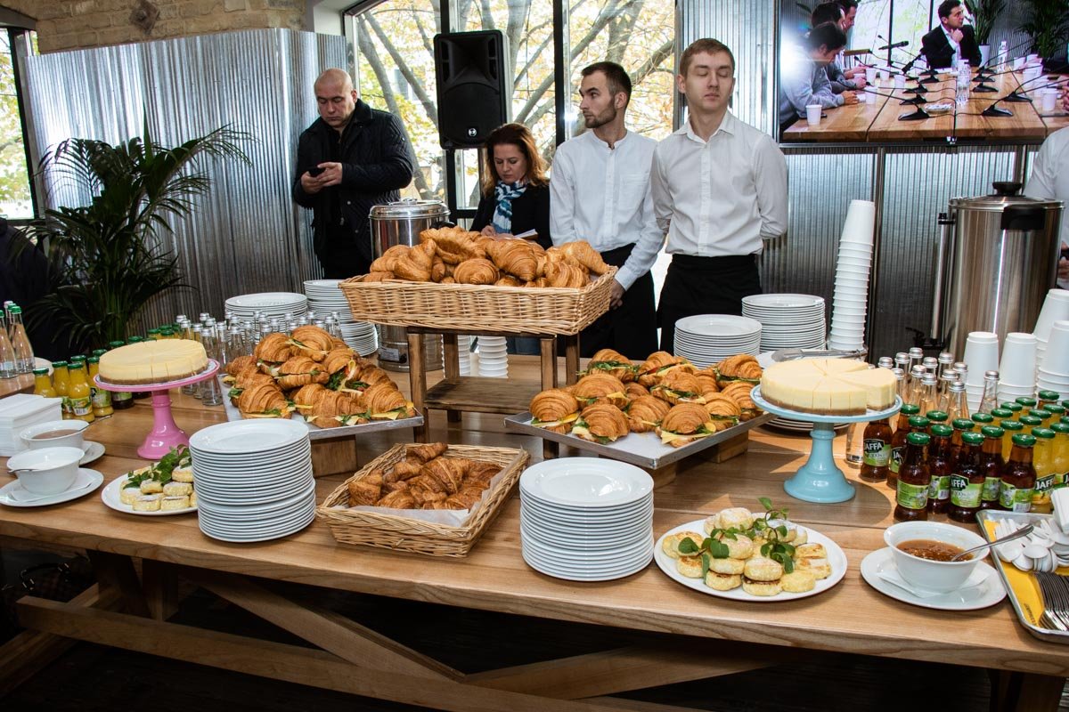 Лишь малая часть того, чем кормили журналистов Лишь малая часть того, чем кормили журналистов