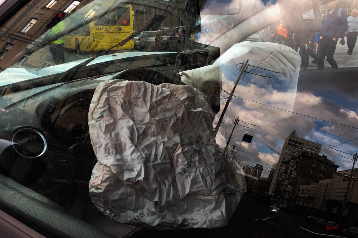 А легковушке сработали подушки безопасности А легковушке сработали подушки безопасности