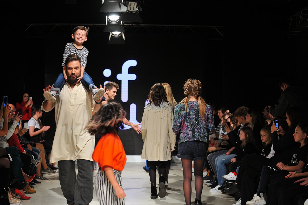 Именно этой теме был посвящен первый показ, участие в котором помимо детей приняли и украинские звезды Именно этой теме был посвящен первый показ, участие в котором помимо детей приняли и украинские звезды