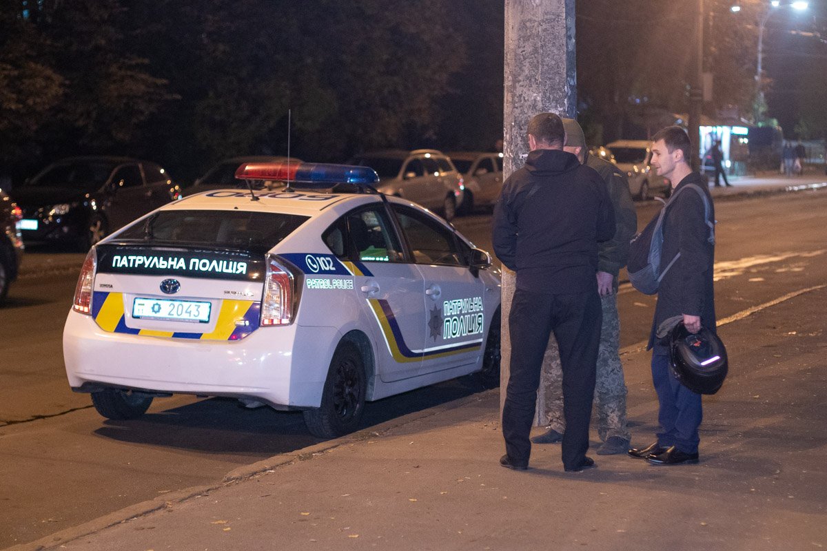 На место оперативно прибыли патрульные