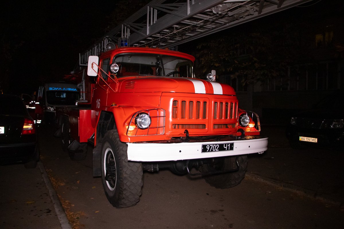 Участие в тушении приняли три основных и специальных машины