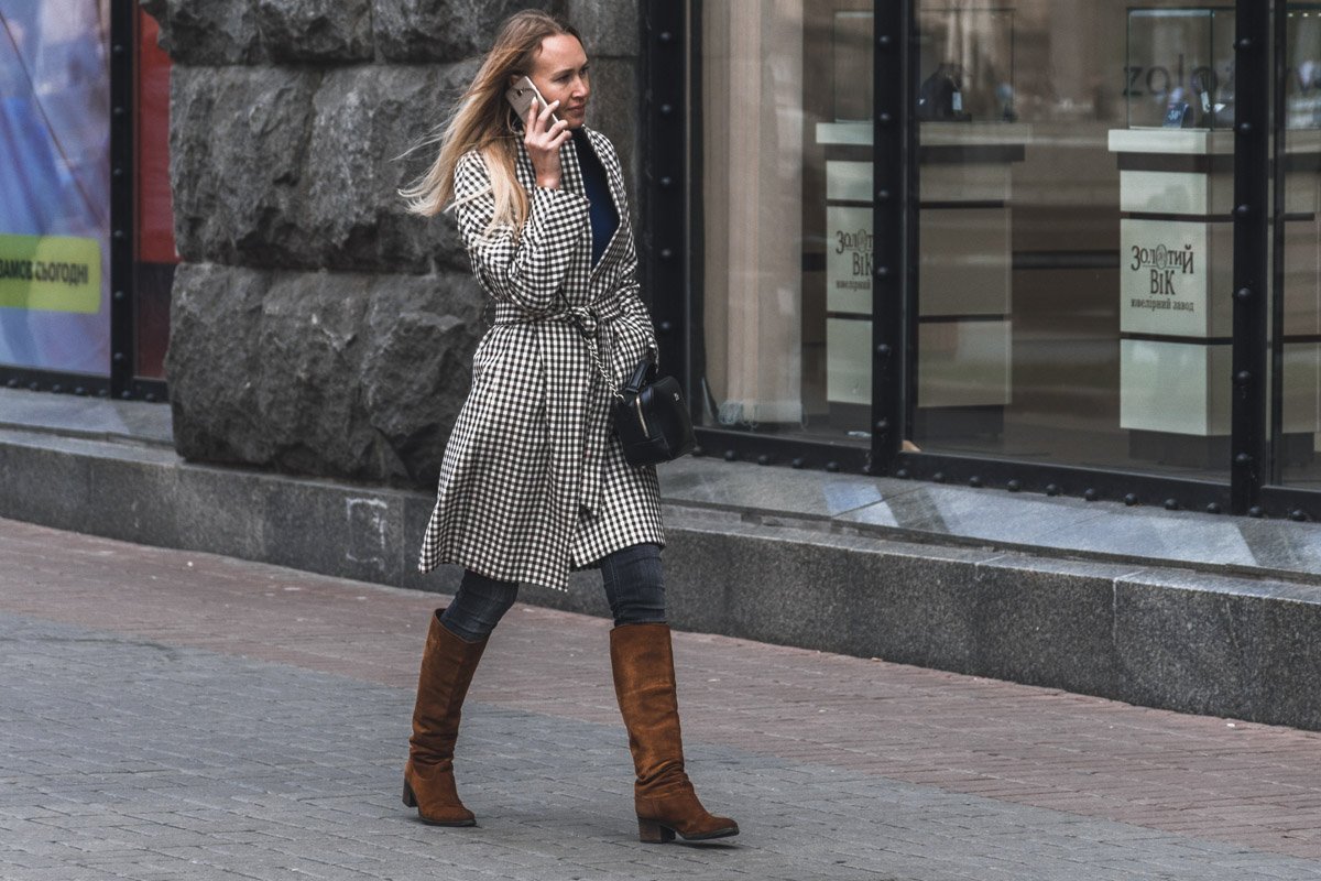 Деловые леди с самого утра решают важные вопросы