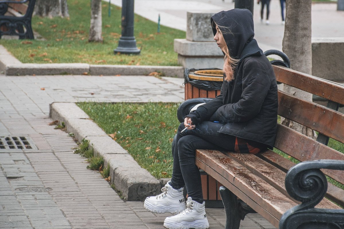 Кто-то начинает утро с кофе, а кто-то с сигаретки, но помните, курение вредит вашему здоровью