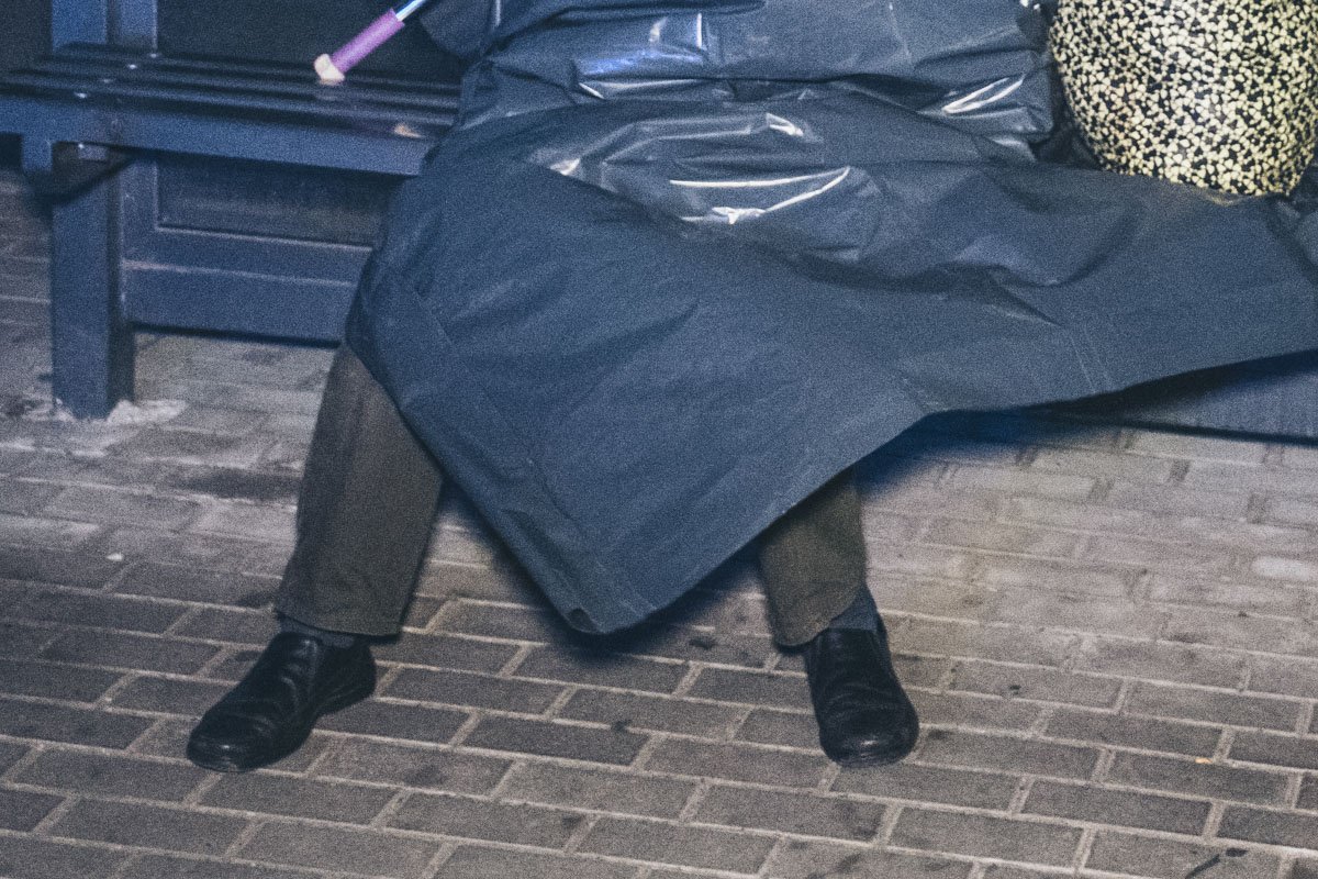 Позже приехали санитары, которые забрали тело