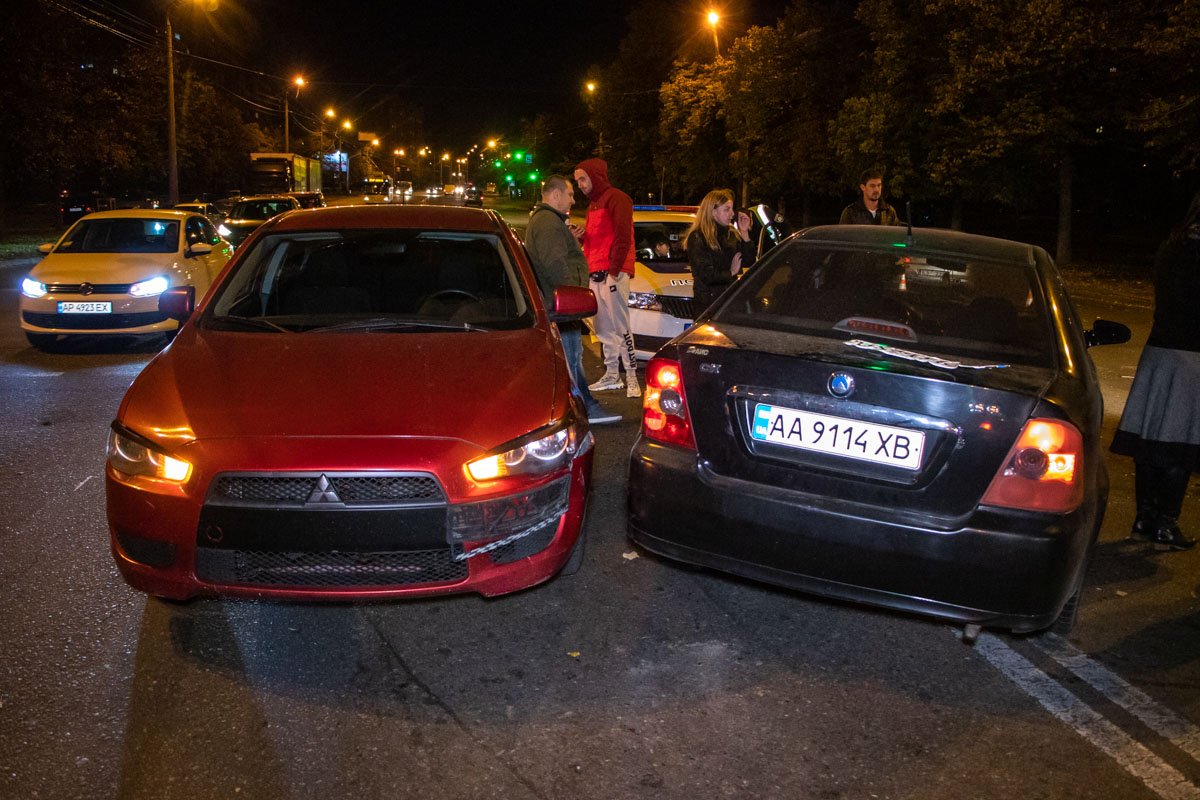 Geely же отбросило в Mitsubishi Lancer Geely же отбросило в Mitsubishi Lancer