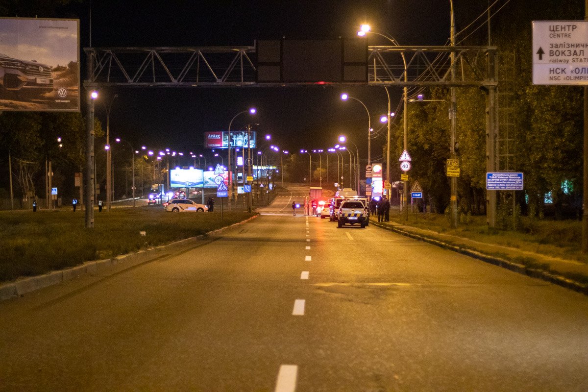 В Киеве на улице Заболотного полицейские задержали мужчин с оружием и взрывчаткой