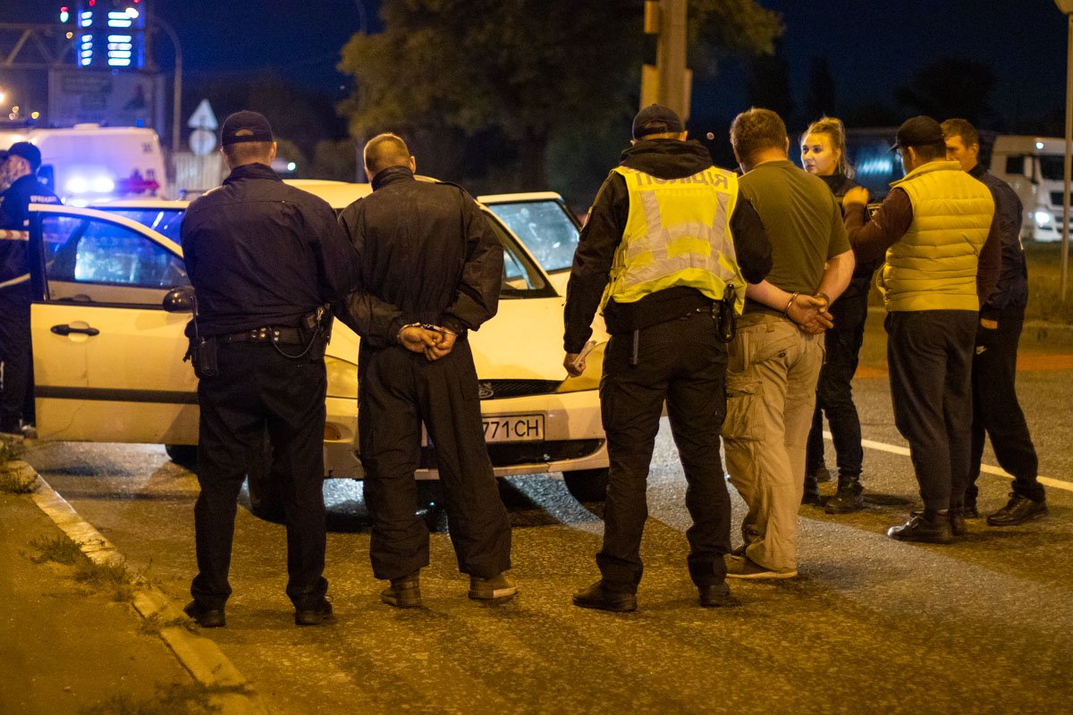 Патрульные задержали четырех стрелков