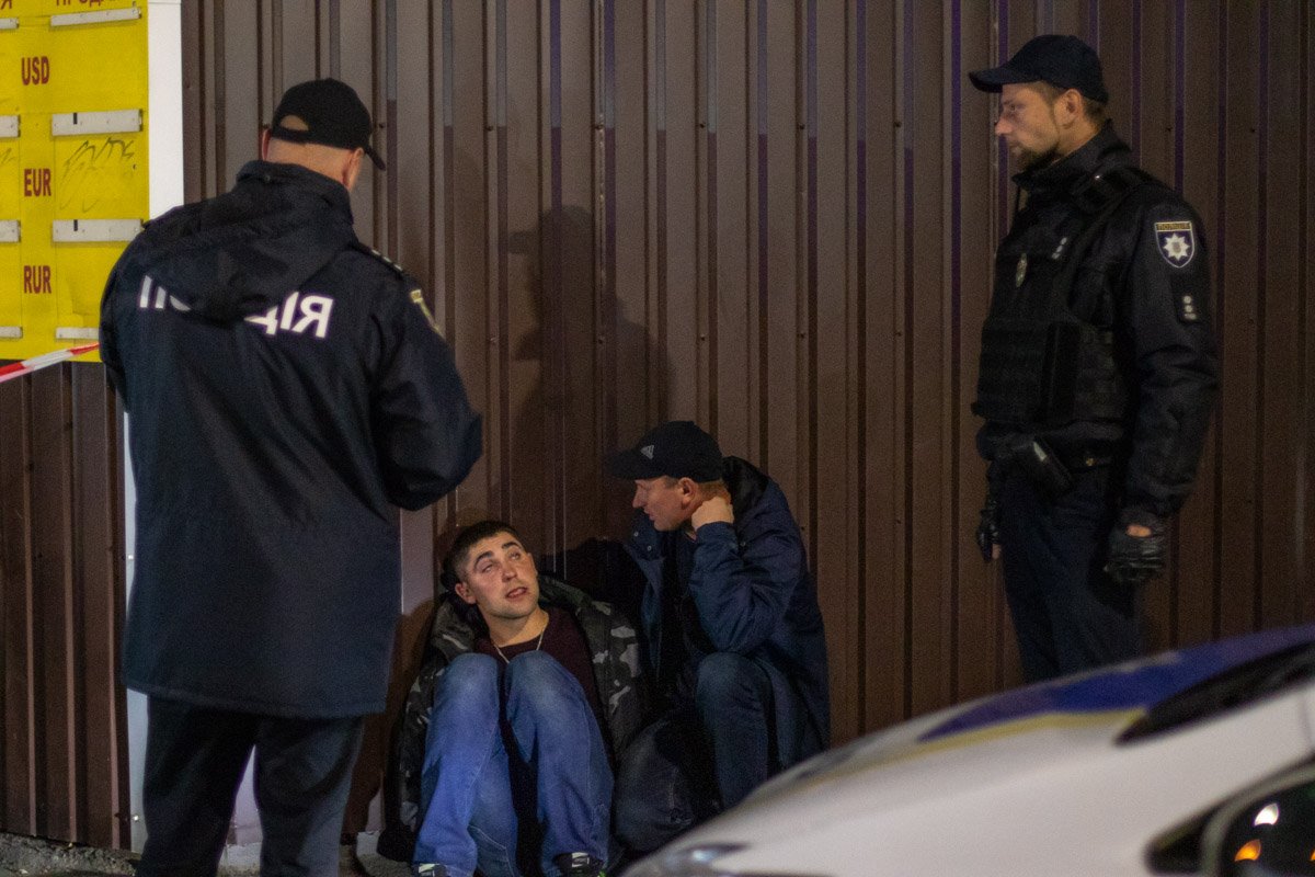 На месте полицейские задержали брата погибшего