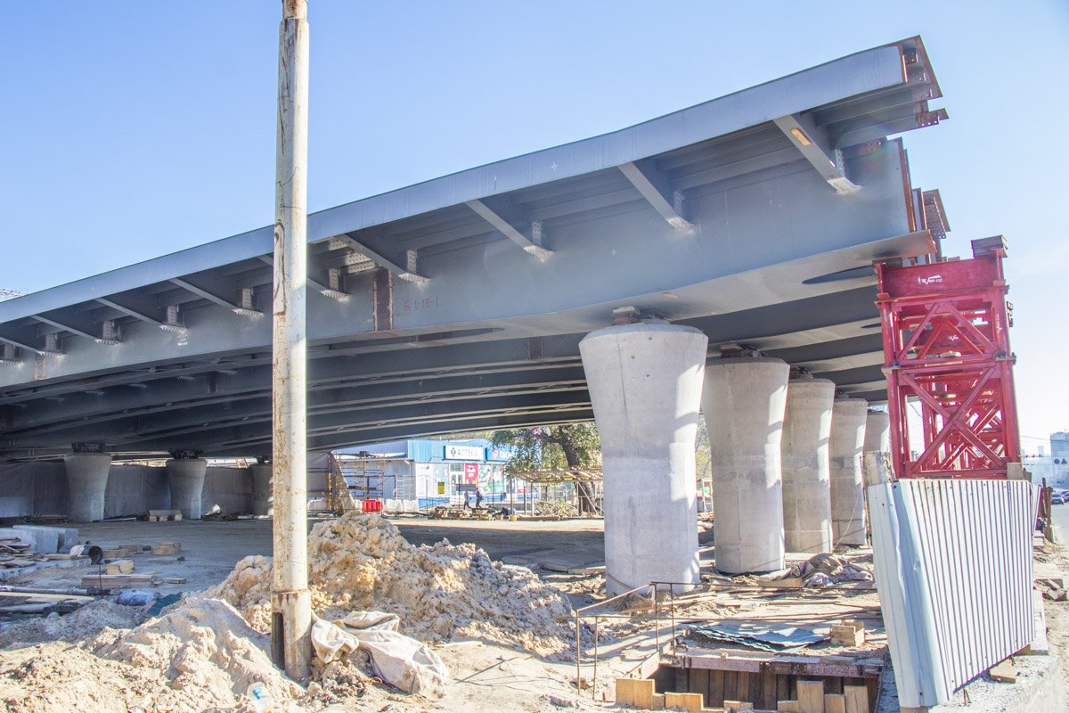 Причиной этому стала информация о том, что на Шулявке планировали возобновить строительство моста