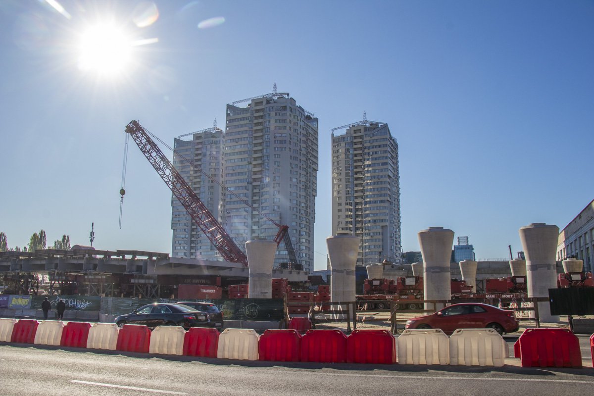 По состоянию на 10:00 13 октября никаких изменений и перекрытий на проспекте Победы мы не обнаружили