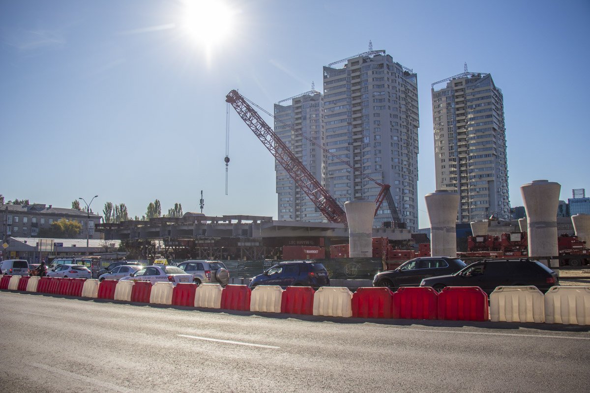 Мы отправили официальный запрос в КГГА и с нетерпением ждем ответа на вопрос, почему работы не возобновились