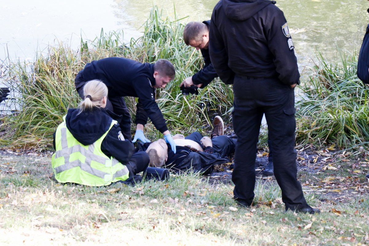 У мужчины был расчесан лоб, других видимых травм криминалисты не обнаружили