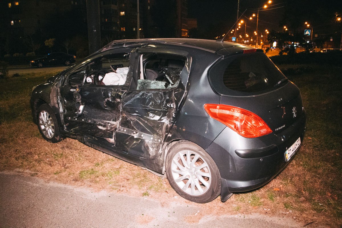 В салоне Peugeot ехали две несовершеннолетние девочки
