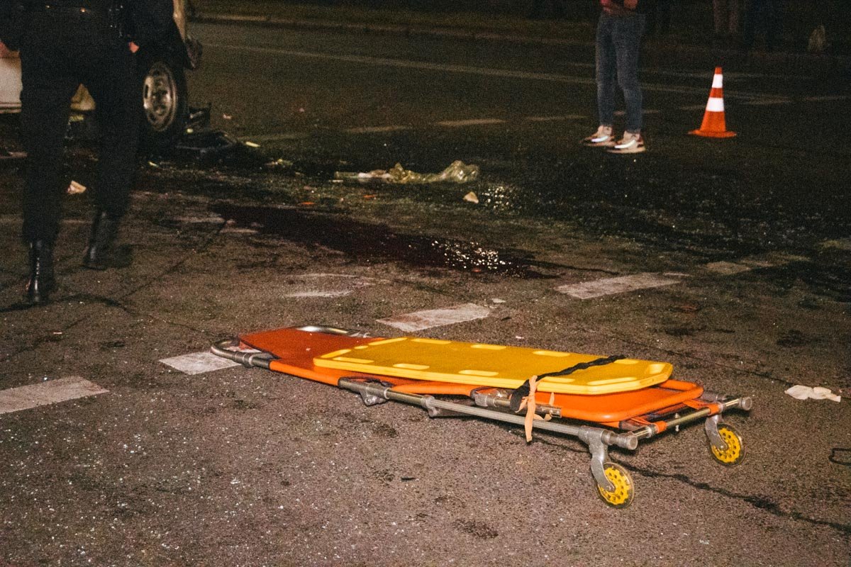 Водителю скорой при перевороте раздавило голову