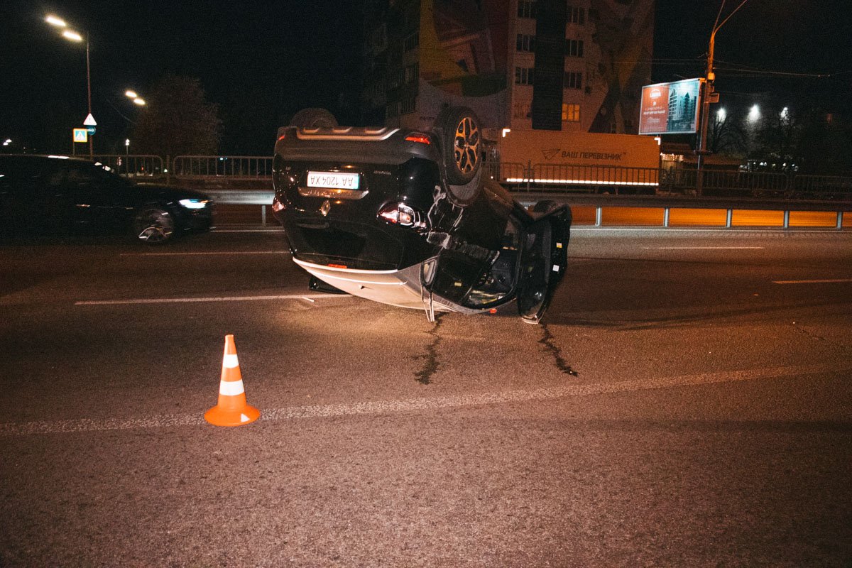 На проспекте свободы столкнулись два автомобиля 