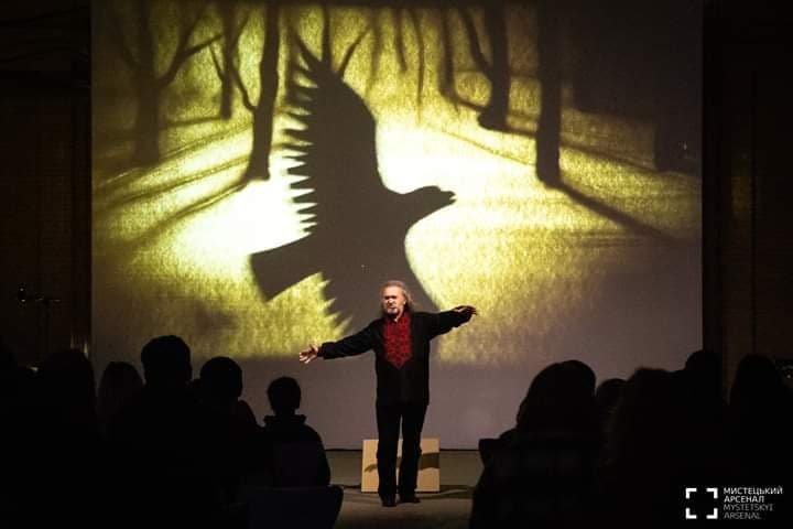 Ведущий-рассказчик - Сашко Лирник, человек, посвятивший себя украинским сказкам, легендам и былинам Ведущий-рассказчик - Сашко Лирник, человек, посвятивший себя украинским сказкам, легендам и былинам