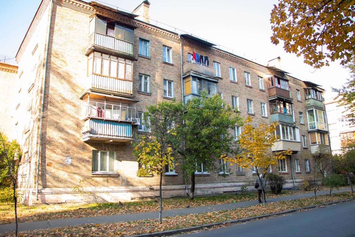 14 октября в Киеве на улице Вересневая женщина выпала из окна