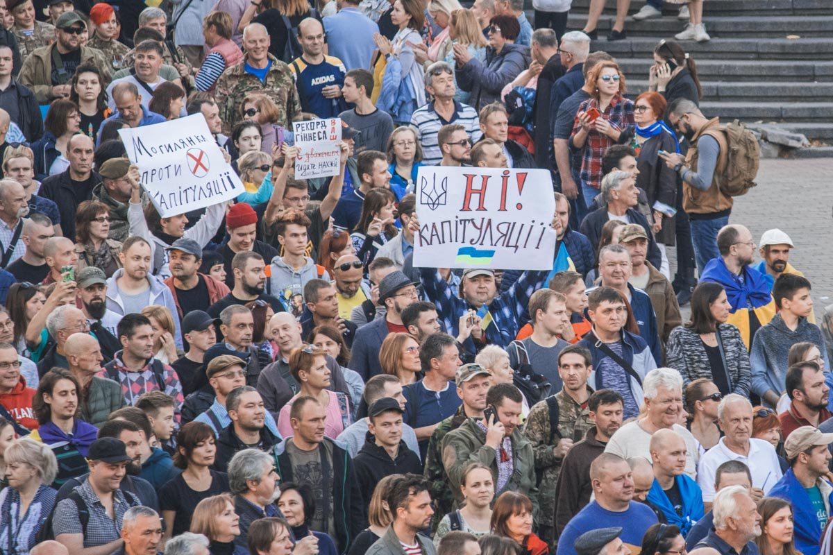 Огромная колонна прошла от парка Шевченко на Майдан Независимости Огромная колонна прошла от парка Шевченко на Майдан Независимости