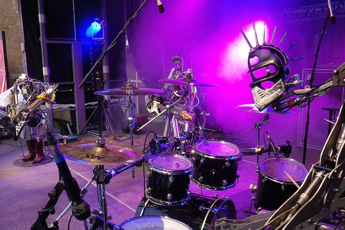 Олег Скрипка откроет выступление рок-группы роботов Compressorhead в Днепре 2