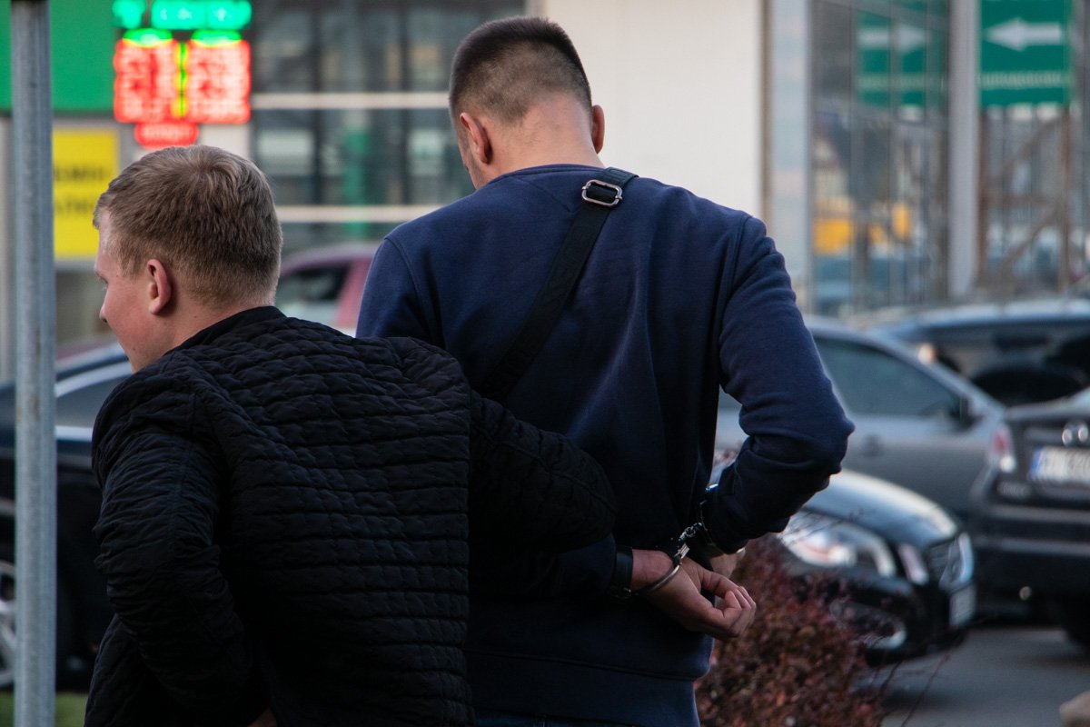 Во вторник, 15 октября, в Киеве по адресу Севастопольская площадь, 1 задержали водителя BMW