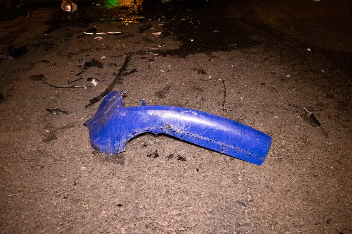 В больницу госпитализировали водителей обоих автомобилей