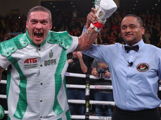 Почему Александр Усик вышел на ринг в форме АТБ 1