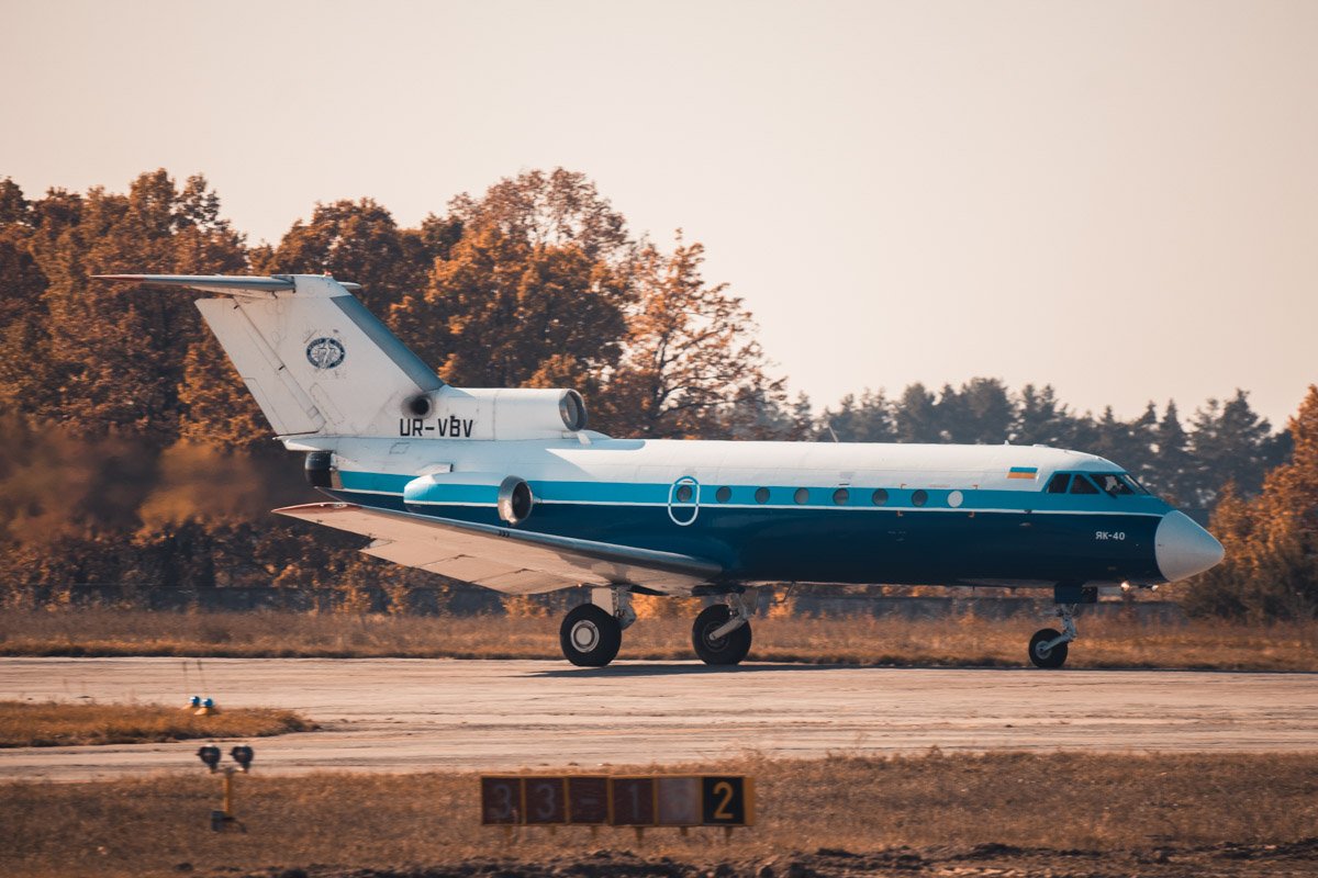 Полеты выполнили также самолеты Ан-28, А-22, А-24, А-32, А-40 Полеты выполнили также самолеты Ан-28, А-22, А-24, А-32, А-40