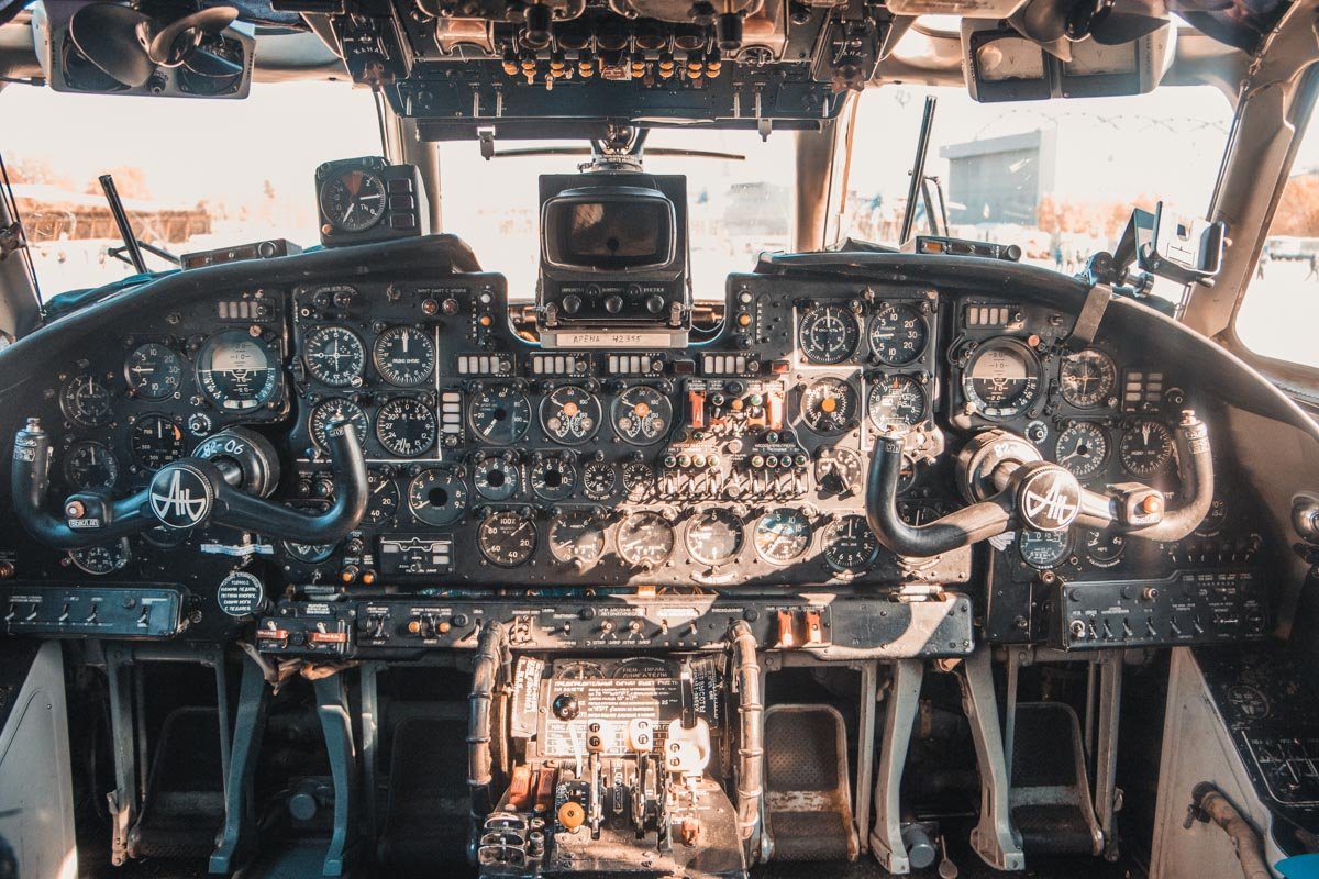 Пассажирский Ан-24 и его модификации также изготовляли на заводах в Улан-Удэ и Иркутске Пассажирский Ан-24 и его модификации также изготовляли на заводах в Улан-Удэ и Иркутске