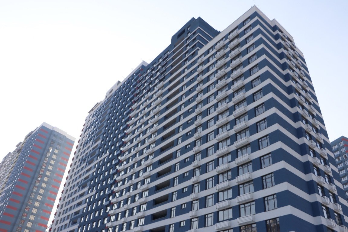 На третьем этаже загорелась стекловата. К счастью, жертв и пострадавших нет