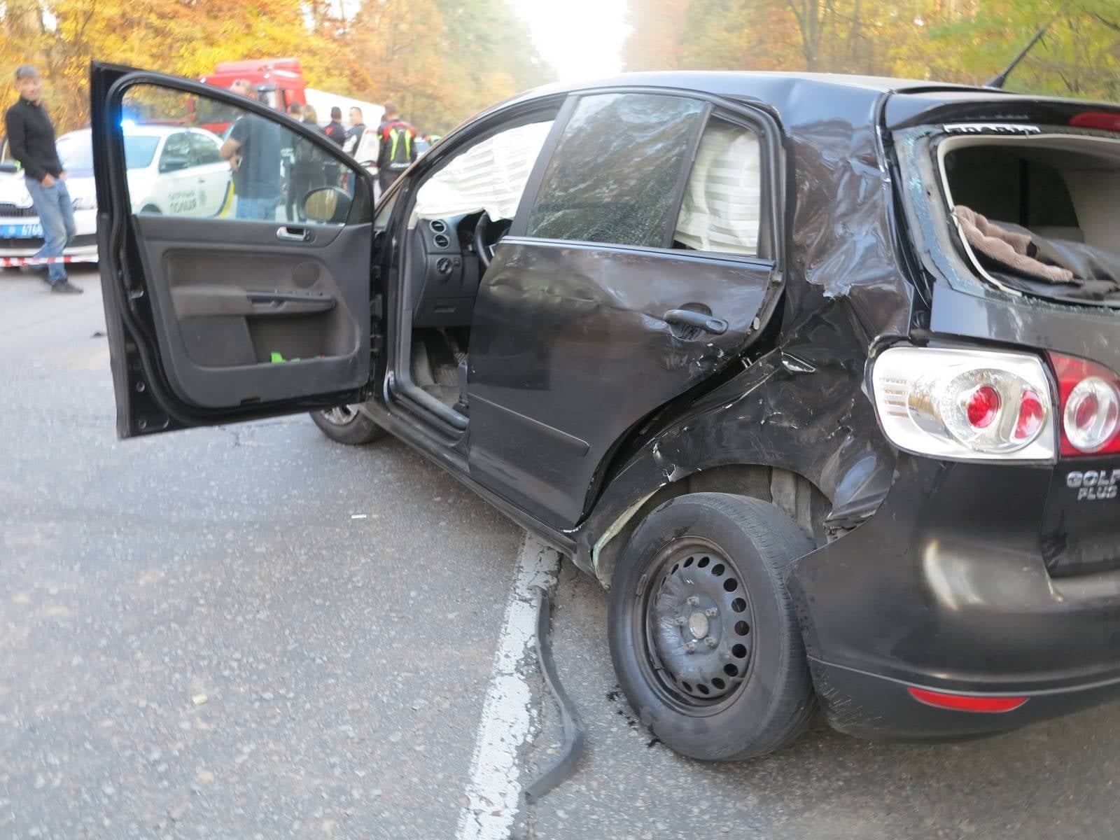 Мотоцикл столкнулся с Volkswagen Golf. Фото - @dtp.kiev.ua