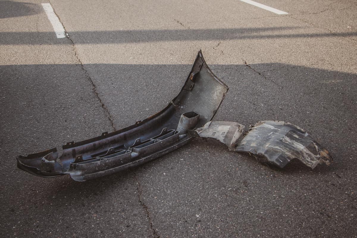 Lanos не успел затормозить перед "пролетающей" Mazda и столкнулся с ней