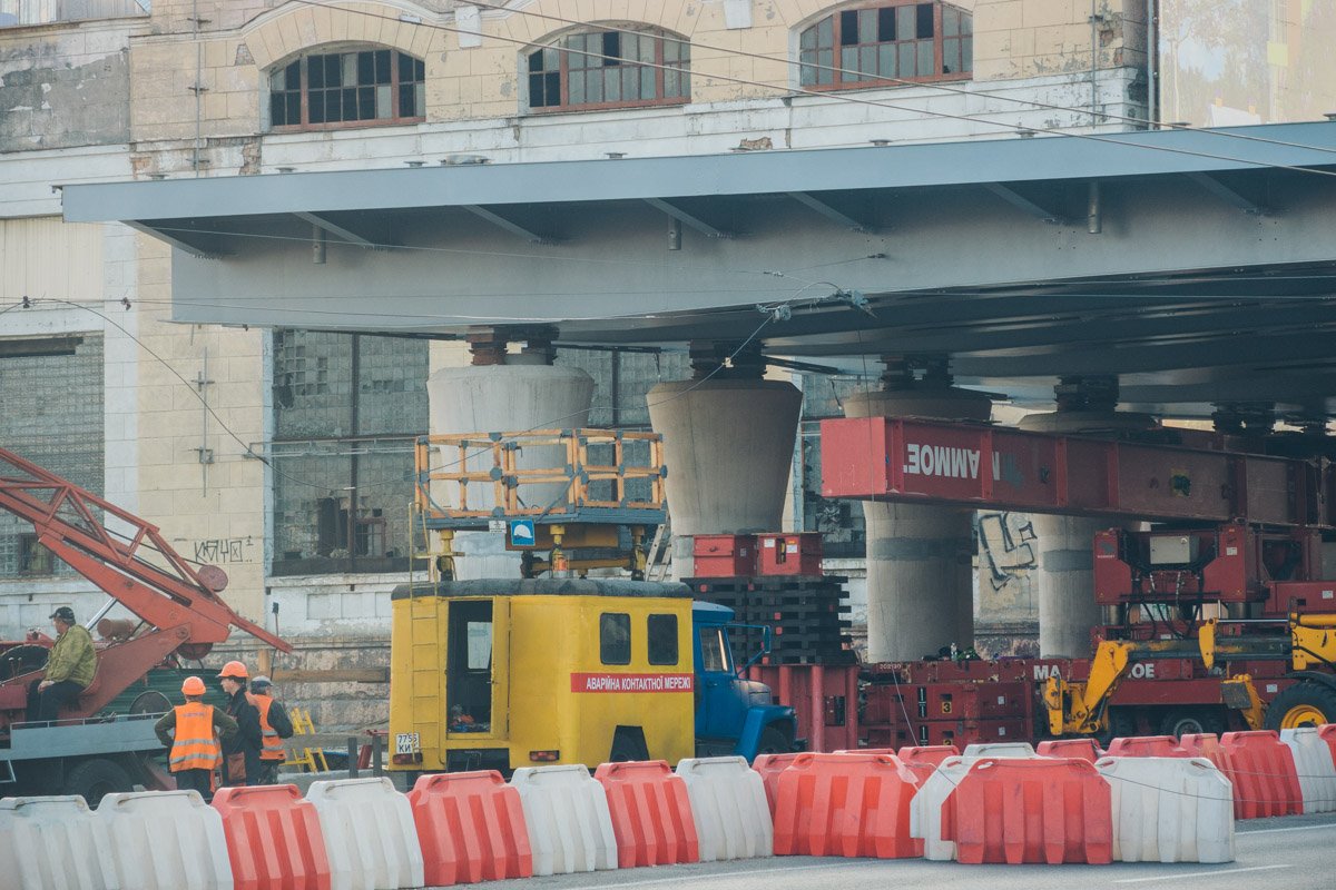 На время работ движение по проспекту Победы перекрыли На время работ движение по проспекту Победы перекрыли