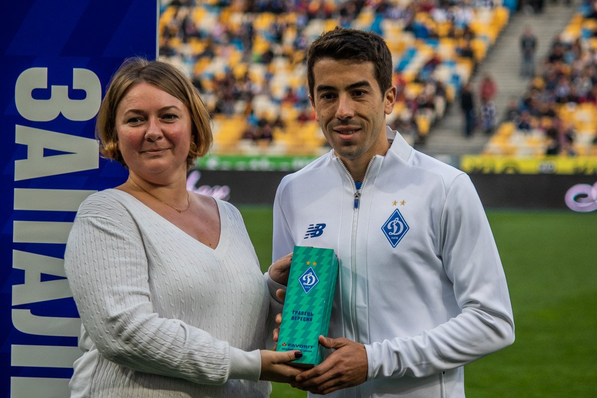 Карлос де Пена получил приз лучшего игрока сентября