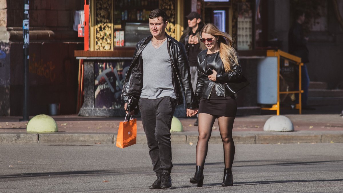 Каждый раз, когда пишу подпись к фото, надеюсь, что человек на нем ее прочтет. А здесь парочка и вовсе голливудская!