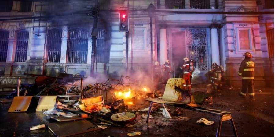 В Чили во время массовых протестов погибли три человека
