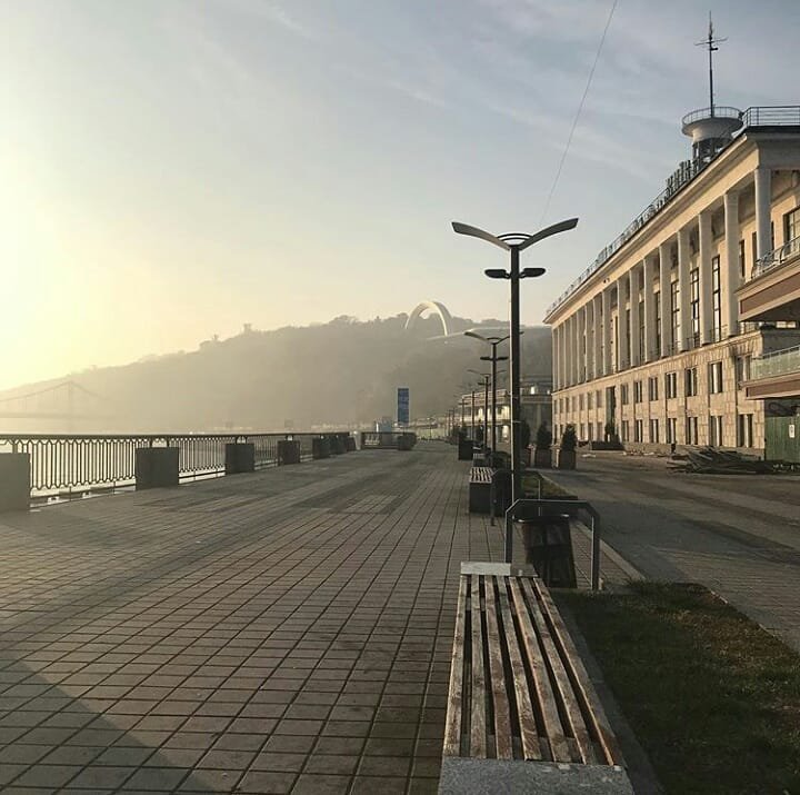 Еще одно подтверждение тому, что в Киеве "хватает воздуха" - вы посмотрите на эти просторы на снимке @dsv8x. А ведь это центр города Еще одно подтверждение тому, что в Киеве "хватает воздуха" - вы посмотрите на эти просторы на снимке @dsv8x. А ведь это центр города