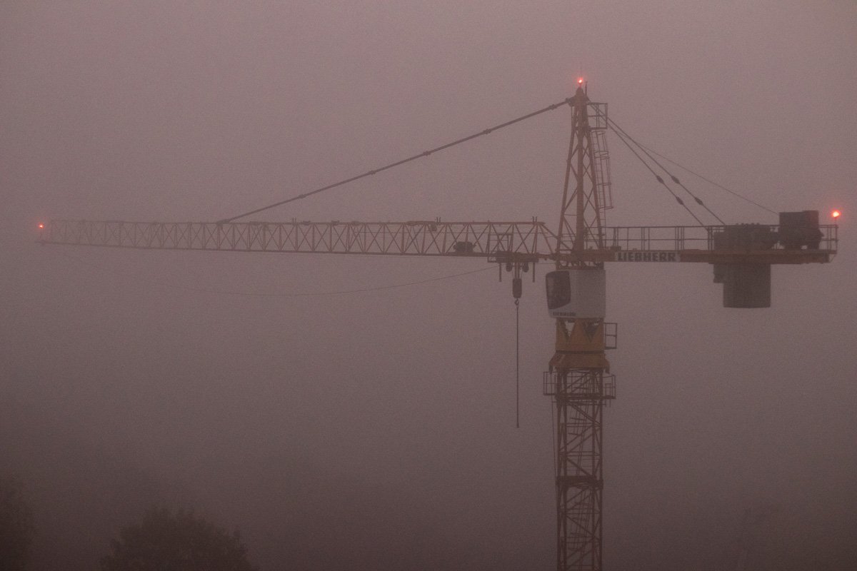 Видите прекрасный вид на левый берег столицы? Нет? А он есть