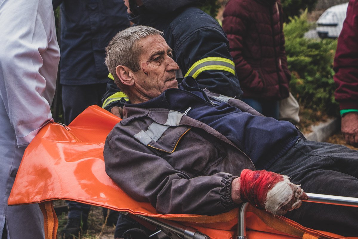 Его госпитализировали в ближайшую больницу Его госпитализировали в ближайшую больницу