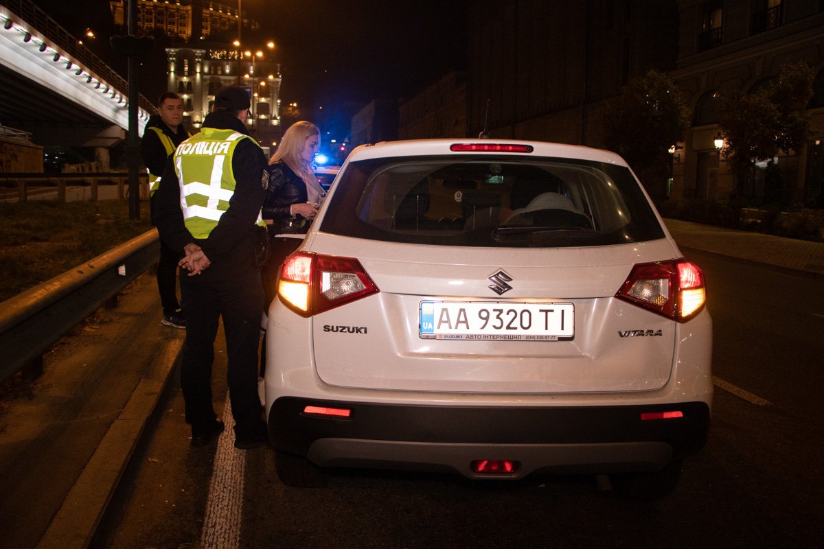 На улице Набережно-Крещатицкая произошла авария с участием автомобиля Suzuki Vitara
