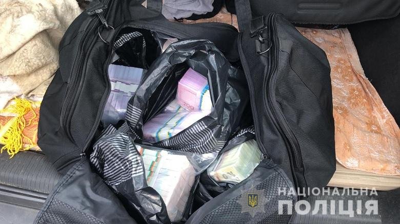 Полицейские нашли сумку с фальшивыми деньгами Полицейские нашли сумку с фальшивыми деньгами