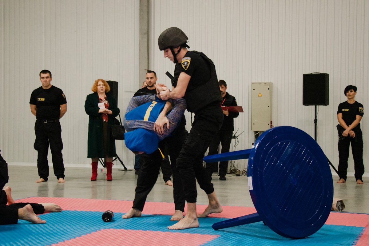 В охранной компании работает 566 высокоподготовленных групп мобильного реагирования