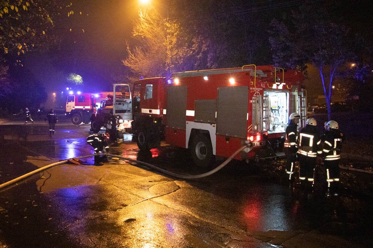 В Киеве произошел пожар в трехэтажном частном В Киеве произошел пожар в трехэтажном частном