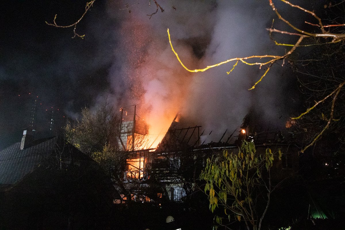 Вызов на линию экстренных служб поступил около 1:55 Вызов на линию экстренных служб поступил около 1:55