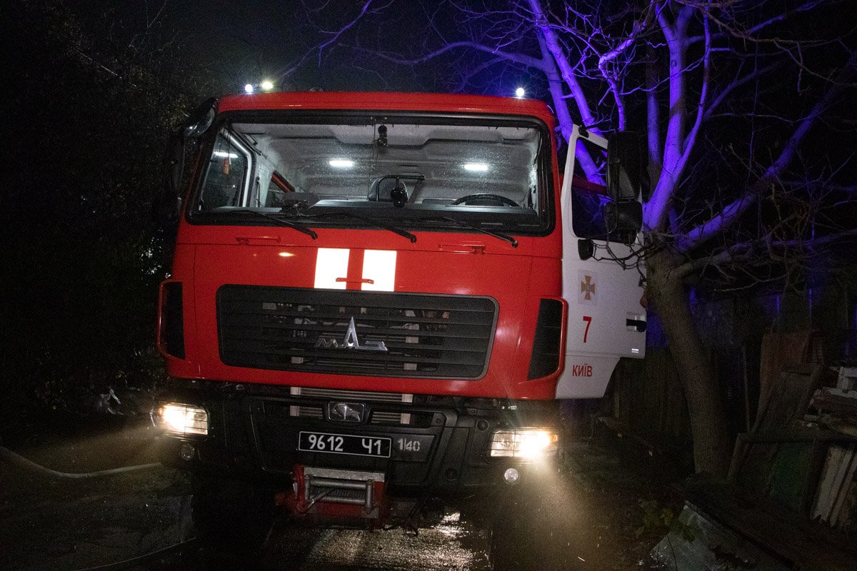 Ликвидацией пожара занимались более 40 спасателей и 10 единиц спецтехники Ликвидацией пожара занимались более 40 спасателей и 10 единиц спецтехники