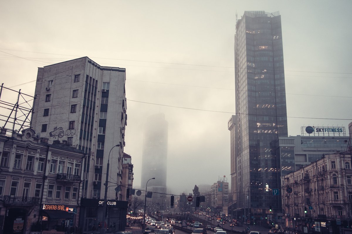 С другой стороны, город становится особенным и загадочным С другой стороны, город становится особенным и загадочным