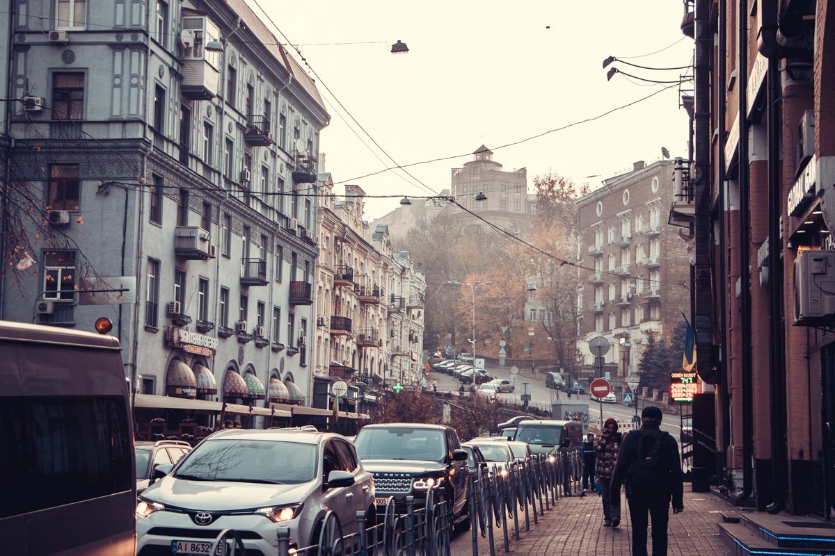 Утром 23 октября видимость на дорогах ограничилась до 200-500 метров Утром 23 октября видимость на дорогах ограничилась до 200-500 метров