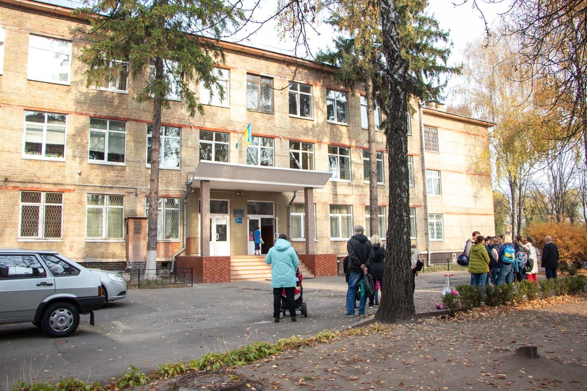 В школе №173 из окна упала девочка 