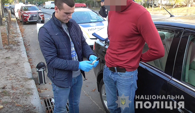 Клиент офиса по продаже окон напал на сотрудницу Клиент офиса по продаже окон напал на сотрудницу